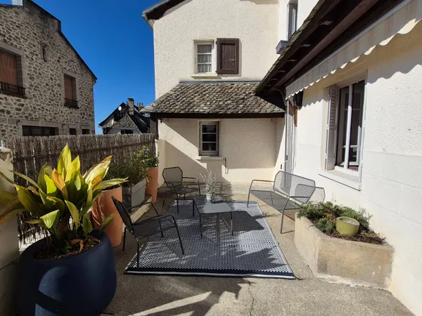Vends Maison au coeur du village de Mur-de-Barrez 