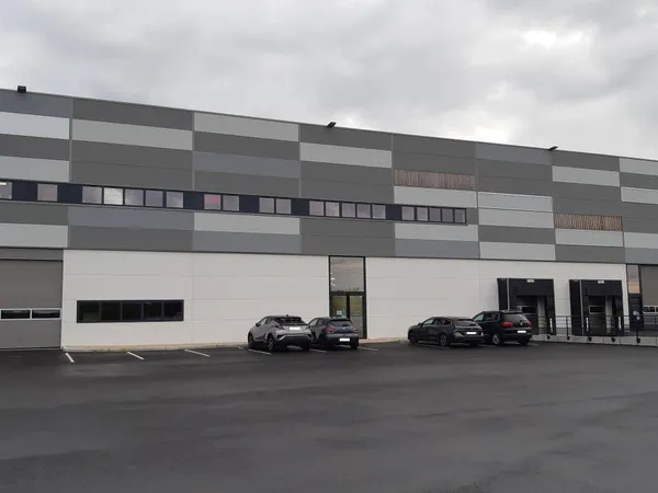 Local d'activité 2887 m² 