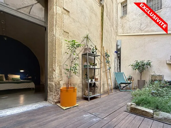 Local 4 pièces 111 m² 