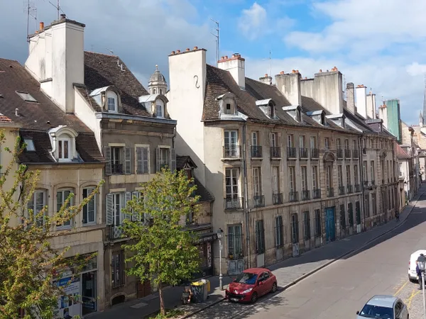 CENTRE VILLE HISTORIQUE - PLATEAUX A RENOVER 