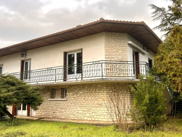 EXCLUSIVITE - MAISON AVEC GARAGE - PROXIMITE COMMERCE 