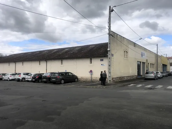 Local industriel 1705 m² 
