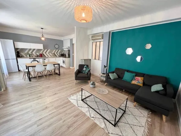 Vends T3 rénové et meublé Antibes (06) - 63,6m² 
