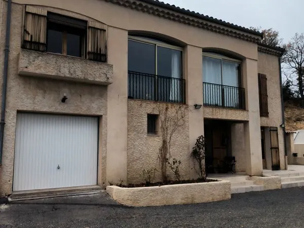 Vente maison 300 M2 avec grande piscine 220 000 EUR aux enchères 
