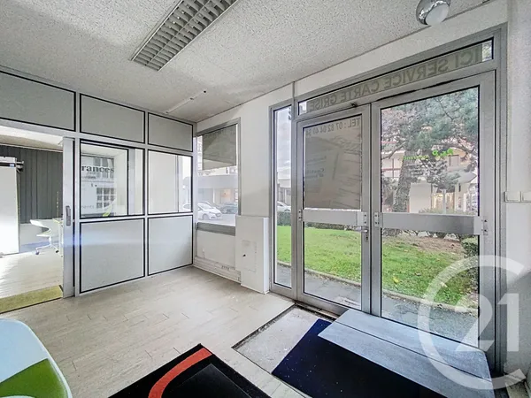 Local commercial 1 pièce 37 m² 