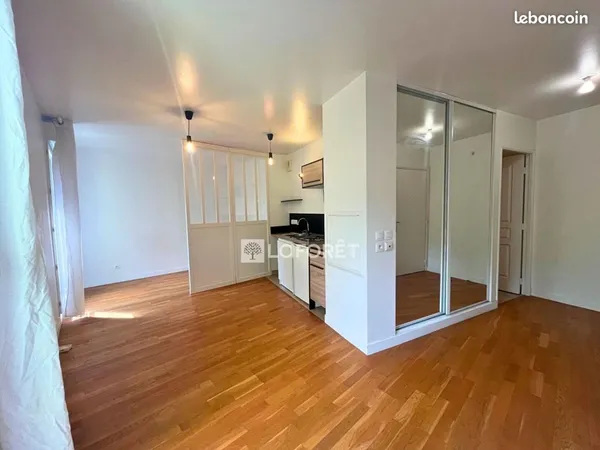 Studio 1 pièce 32 m² 