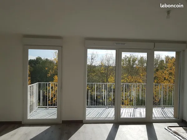 Appartement F3 64 m2 face bois et canal 