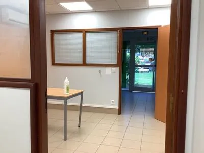 Local Commercial RDC 107 m2 env. - Dillon Stade 