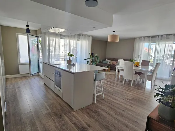 Appartement T3-4, proche Chartrons 