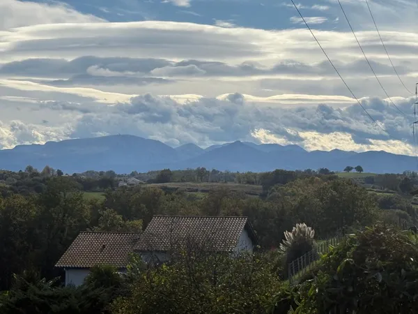Terrain à bâtir, Saint pierre d'Irube, vue montagne 