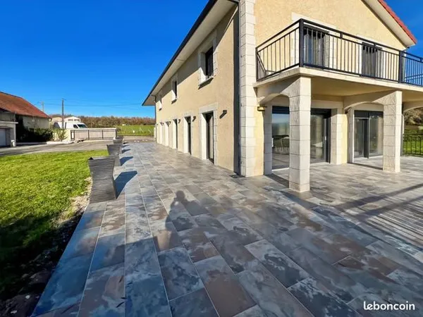 Maison 12 pièces 390 m² 