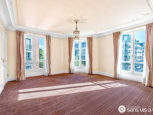 RARE ! FACE A LA PROMENADE PEREIRE - APPARTEMENT 92 M2 A RENOVER 