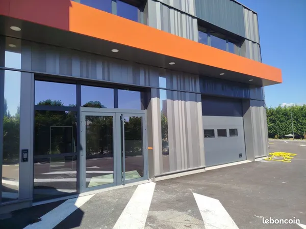 Bureaux 234 m² Sillingy 