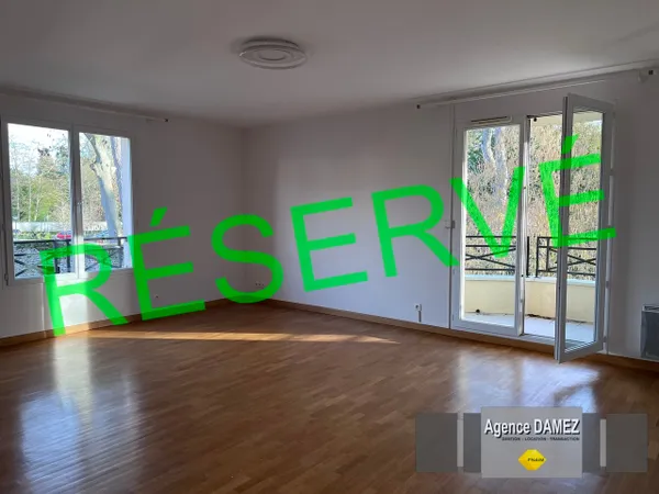 Appartement Dourdan centre - 4 pièces - 1er étage - ascenseur - terrasses - parking sécurisé 