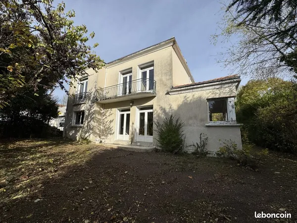 Propriété 8 pièces 229 m² 