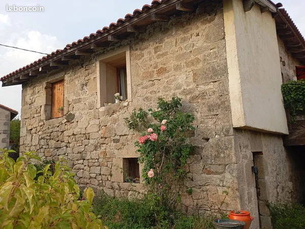 Ex-corps de ferme segalais lotois, en pierres 