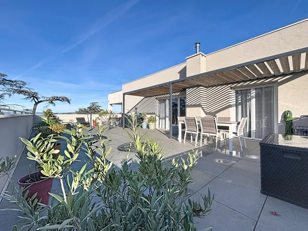 SUPERBE APPARTEMENT TOIT-TERRASSE 