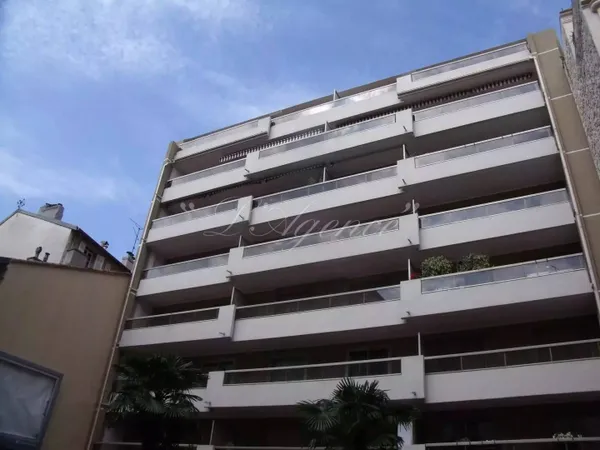 Studio 1 pièce 24 m² 