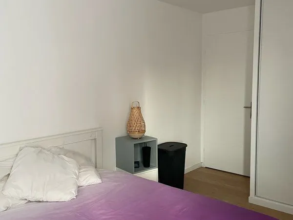 Chambre meublée dans T3 