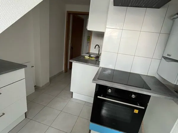 T3 mansardé très propre avec cuisine 