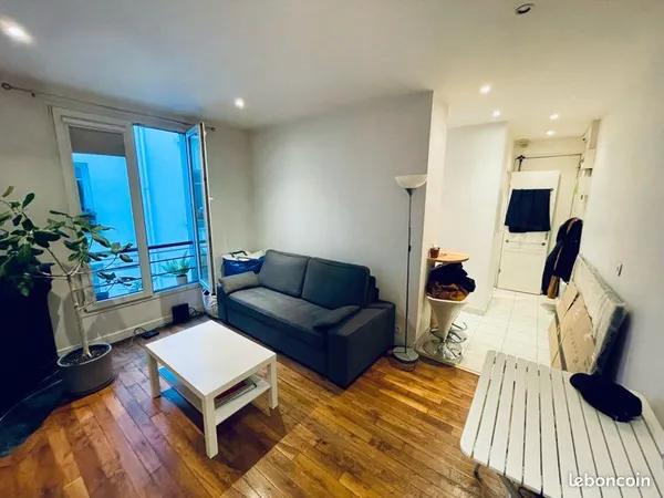 Agréable studio meublé clair et calme 