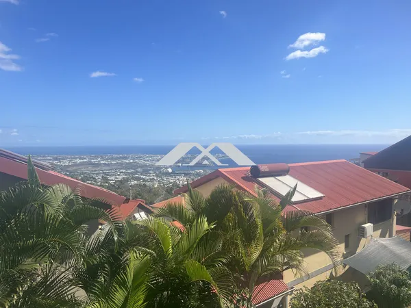 Villa T4 en duplex -116m² - Ravine à Malheur -La Possession 