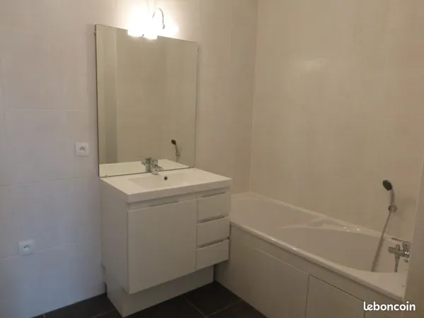 Appartement . 3 pièces . 61m² 