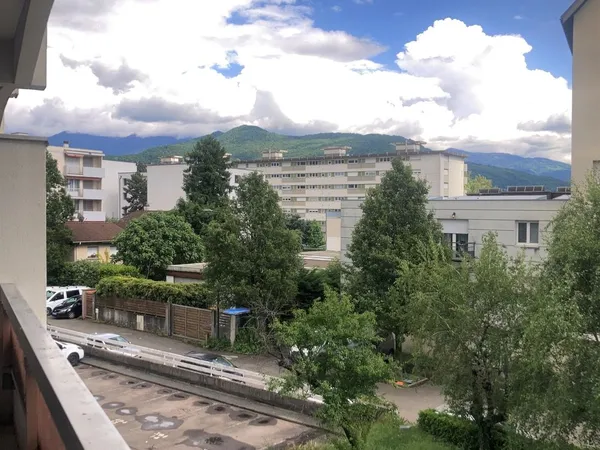 STUDIO + Parking GRENOBLE Proche Centre Tram C 
