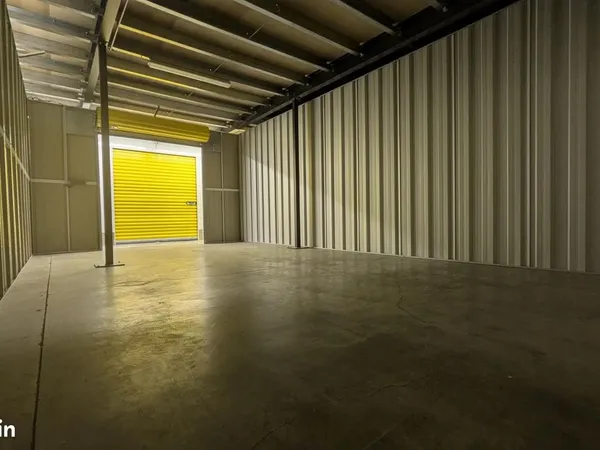 Hangar 55 m² Nimes 
