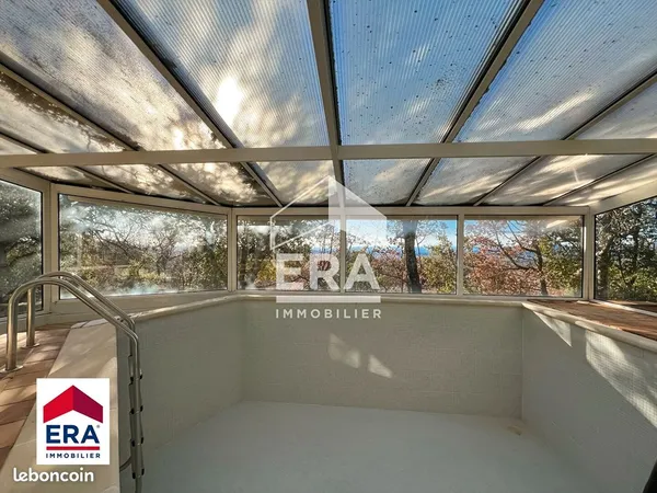 Villa 5 pièces 144 m² 
