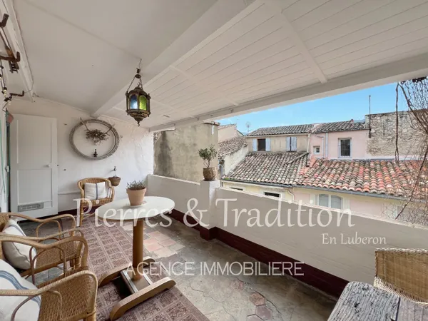 Centre historique d'Apt, très beau triplex de 112 m2 avec terrasse proche tous commerces 