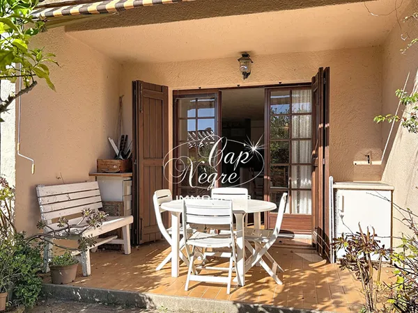 Appartement rez-de-jardin studio de 30m² avec terrasse et jardin à Cavalière - proche plage 