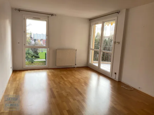 CHALON-SUR-SAONE - Bel Appartement T4 avec Garage et Parking 
