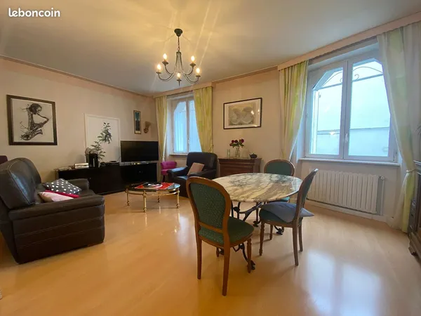 Maison 8 pièces 211 m² 