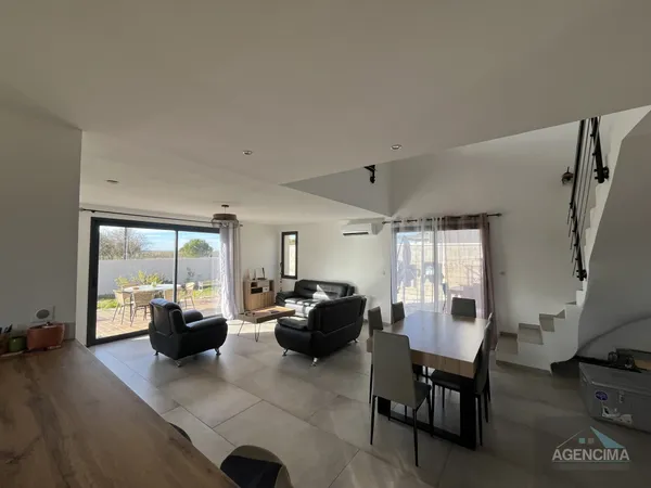 Grande maison moderne avec son appartement indépendant à Mar 