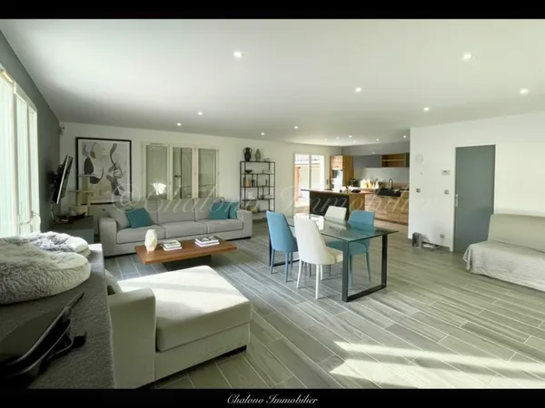 DEPT 34 - LE BOUSQUET D'ORB. MAISON 140 M2, 3 CH, TERRAIN 1 120 M2, SOUS-SOL 