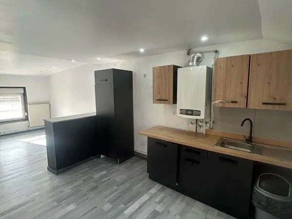 À louer - Grand T2 63 m² rénové - Entrée indépendante - Joeuf - Disponible immédiatement 