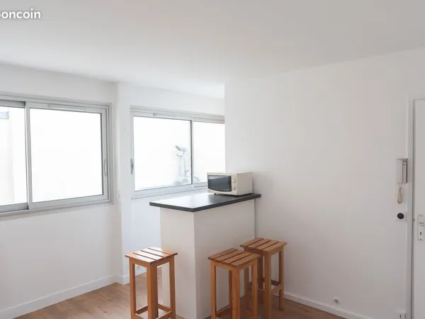 Charmant studio dans immeuble rénové 