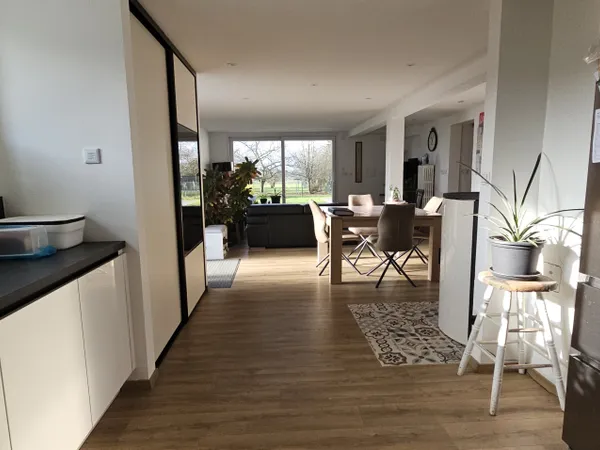 Maison rénovée 200 m2 sur 6400 m2 de jardin 