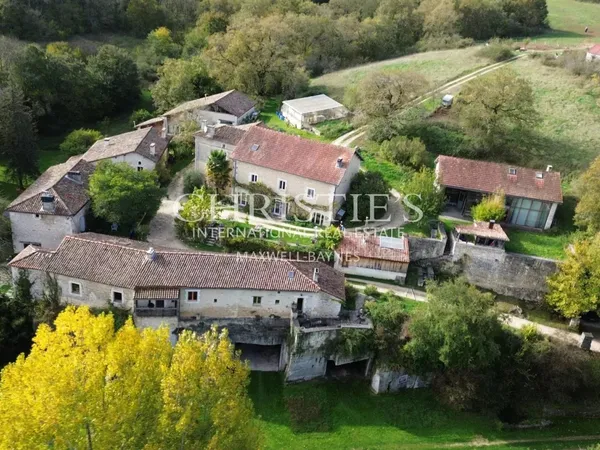 Un hameau authentique et autonome aux portes du Périgord Vert 