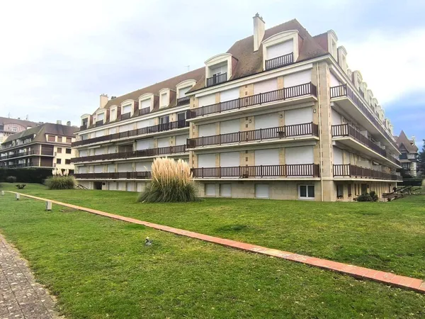 Studio 1 pièce 12 m² 