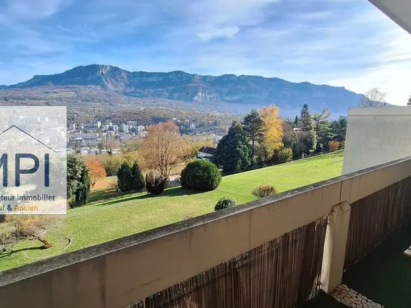Bel appartement T4 - 88 m² - dernier étage - traversant vue 