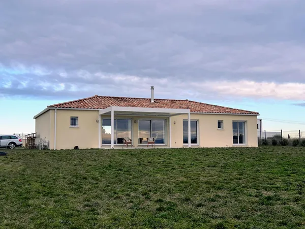 Villa 125m2 - 4 chambres sur 2000m2 de terrain - Vue complète sur les Pyrénées et sur la Montagne 