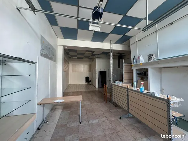 Local d'activité 91 m² 
