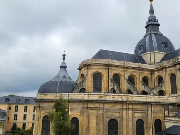 VERSAILLES SAINT-LOUIS APPARTEMENT MEUBLE 