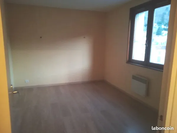 APPARTEMENT CENTRE VILLE - 3 pièces - 70 m² 