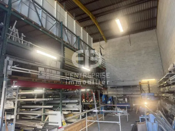 À LOUER - ENTREPÔT 303 m² - ZI SAINT-LAURENT-DU-VAR 