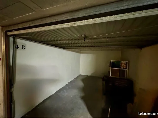 Garage à vendre dans le quartier Fabron 