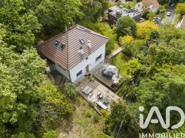 Maison 8 pièces 230 m² 