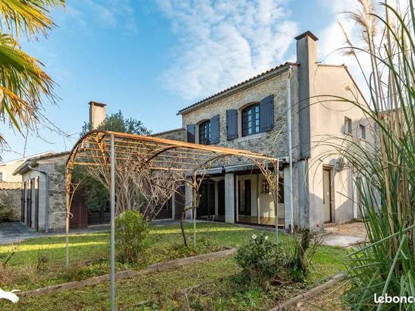 Maison 7 pièces 215 m² 
